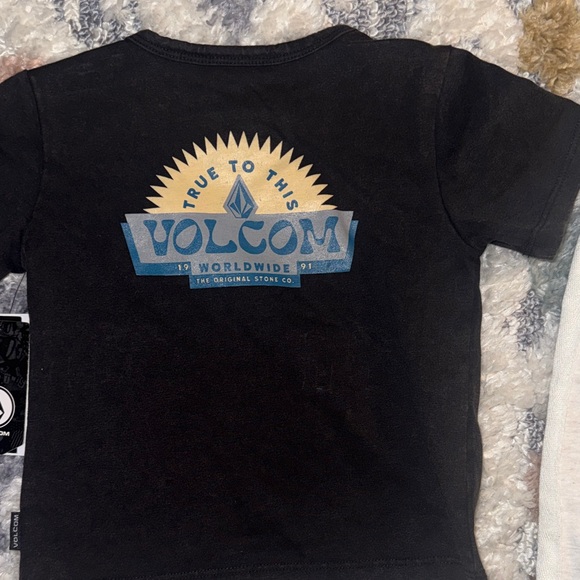 Volcom Set - Picture 2 of 8